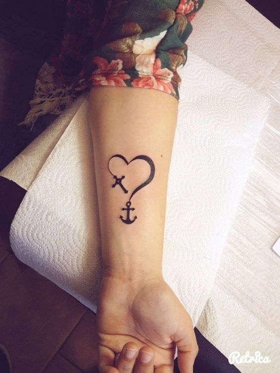 Tatouage Ancre Femme (2)