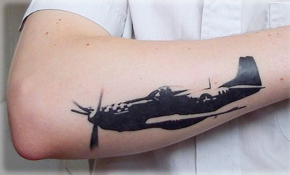 Tatouage Avion Homme (4)