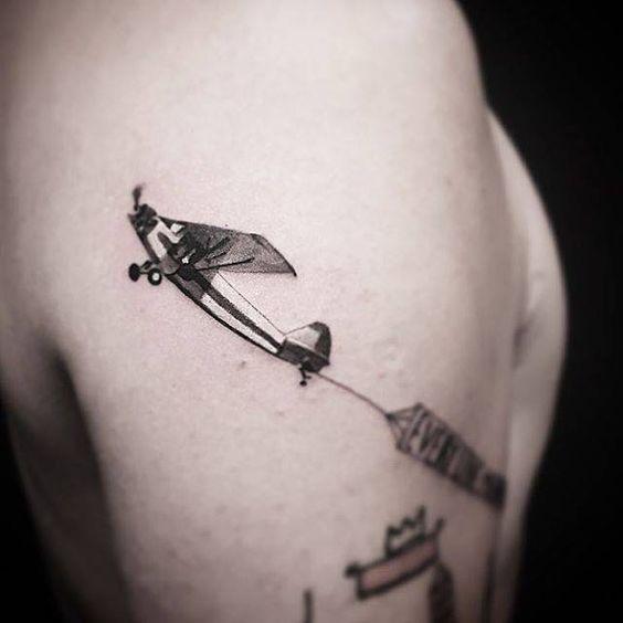 Tatouage Avion Homme (8)