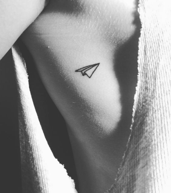 Tatouage Avion Papier (3)