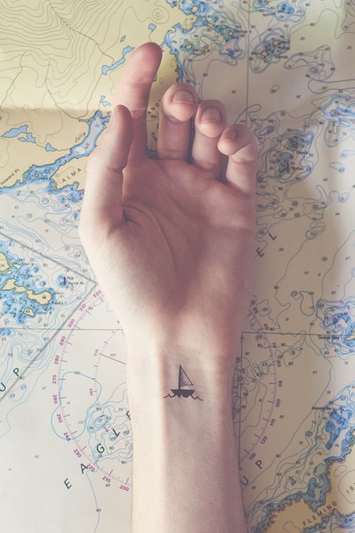 Tatouage Bateau Simple Femme (1)