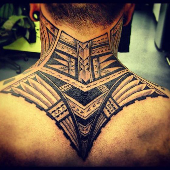 Tatouage Cou Homme (1)