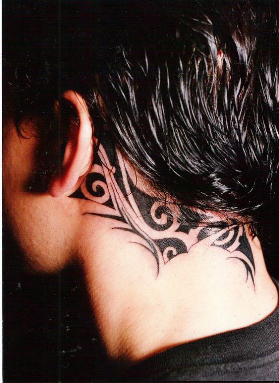 Tatouage Cou Homme (7)