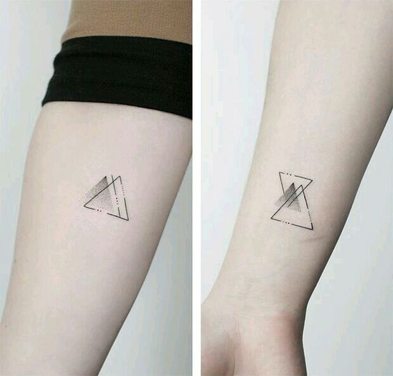 Tatouage Deux Triangles (1)