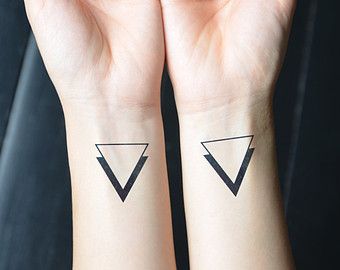 Tatouage Deux Triangles (2)