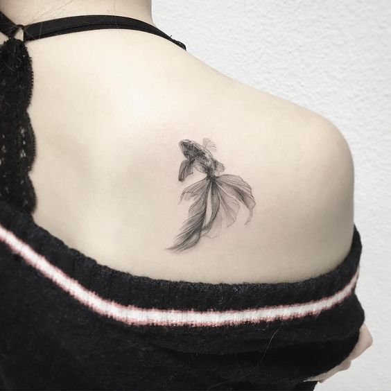 Tatouage épaule Femme (2)