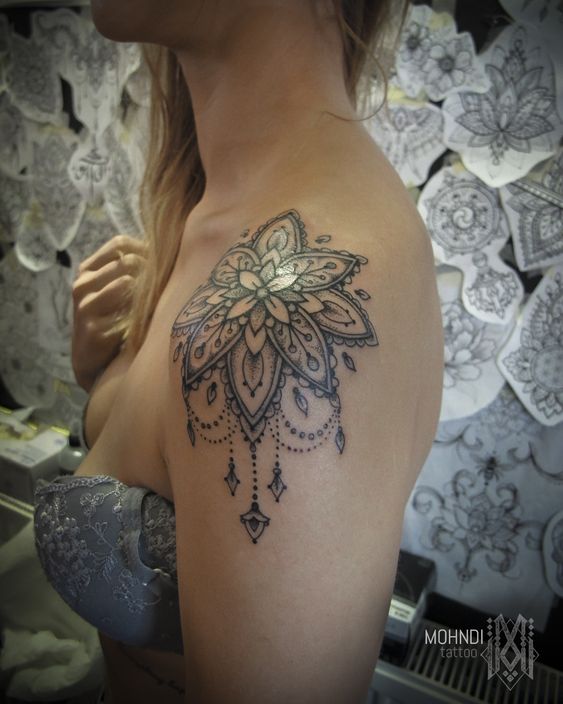 Tatouage épaule Femme (8)