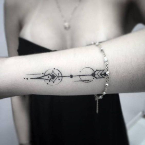 Tatouage Fleche Geometrique (4)