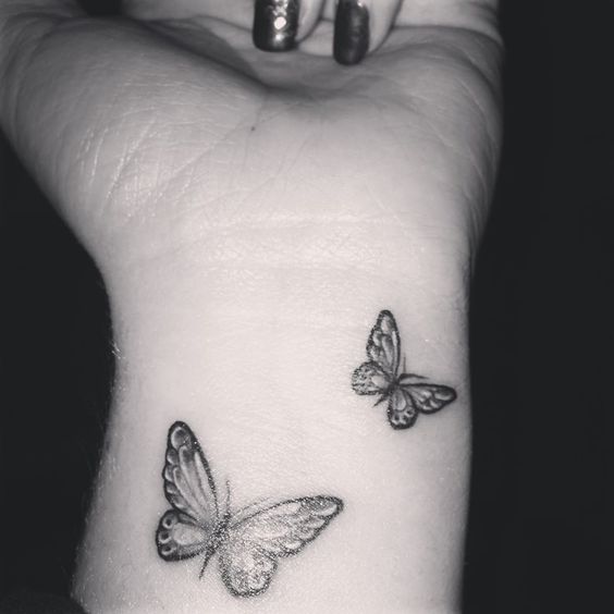 Tatouage Papillon Main (4)