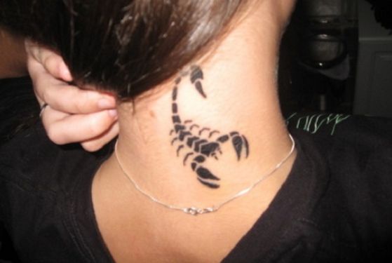 Tatouage Scorpion Femme (2)