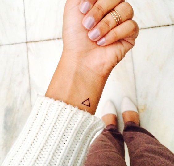 Tatouage Triangle Femme (12)