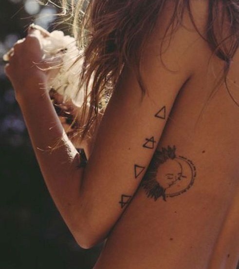 Tatouage Triangle Femme (14)