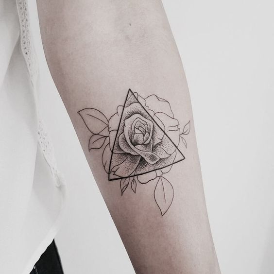 Tatouage Triangle Femme (6)