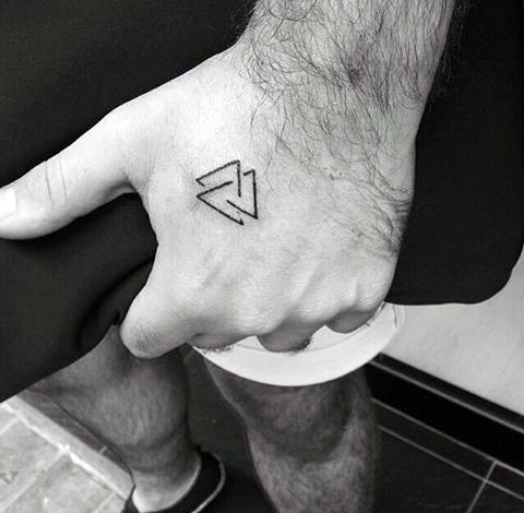 Tatouage Triangle Homme (13)