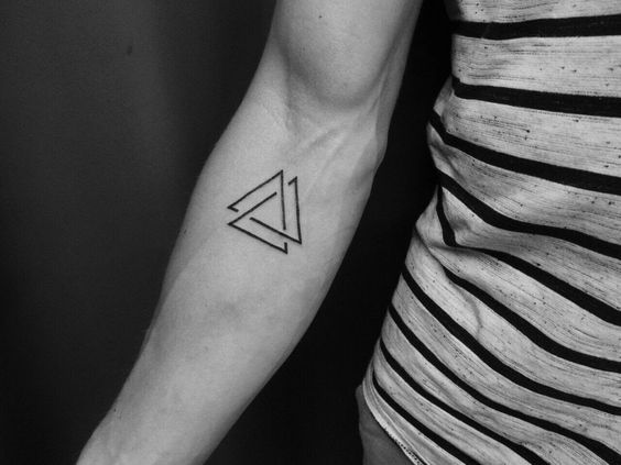 Tatouage Triangle Homme (3)