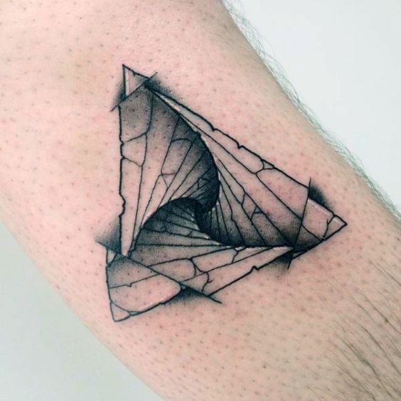 Tatouage Triangle Homme (9)