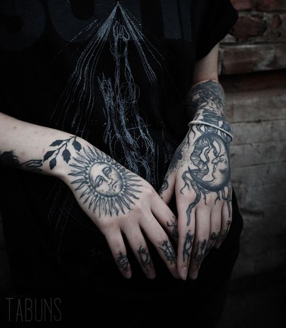 Tatouages Main Femme (4)