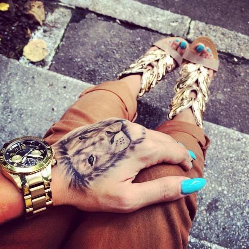 Tatouages Main Femme (8)