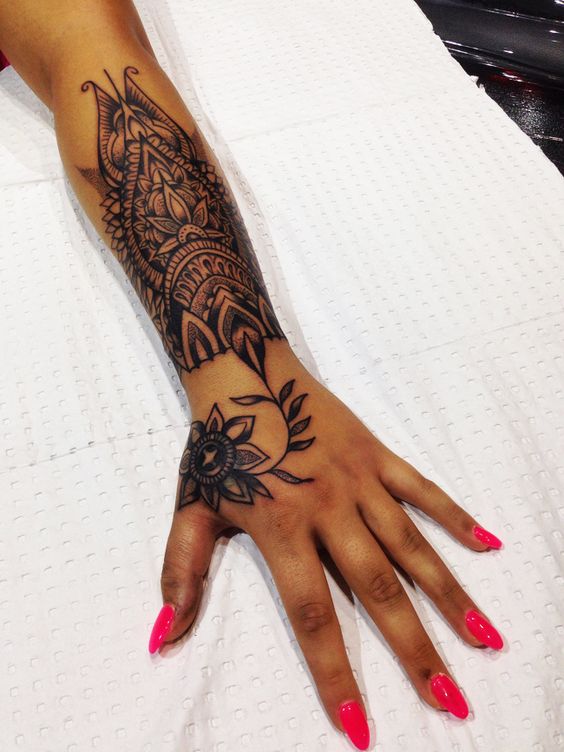 Tatouages Main Femme (9)