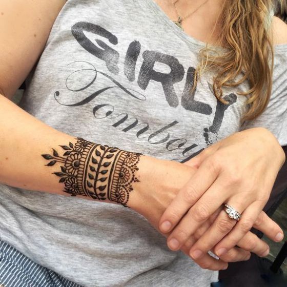 tatuaje estilo brazalete