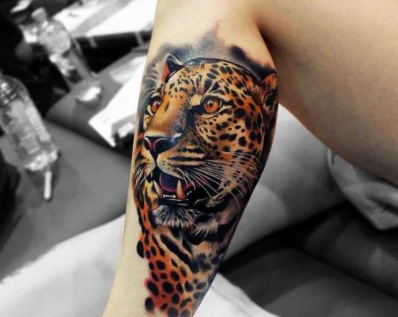 leopardo tatuaje realista