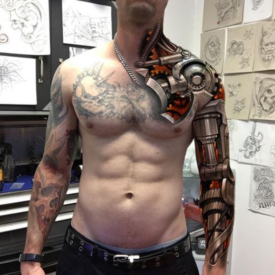 mano robotica tatuaje