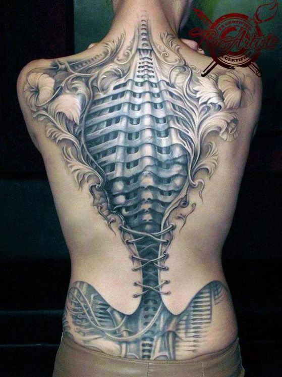 mujeres tatto biomecanico