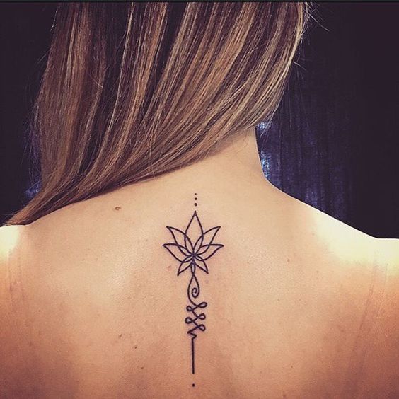sencillo tattoo espalda