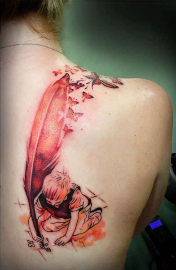 tatuaje espalda con pluma
