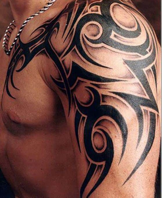 diseño tribal tattoo hombro