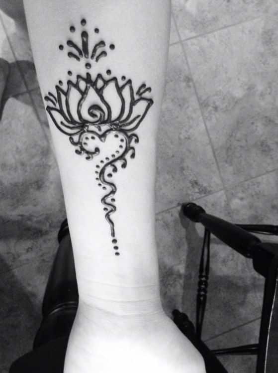 sencillo diseño de henna