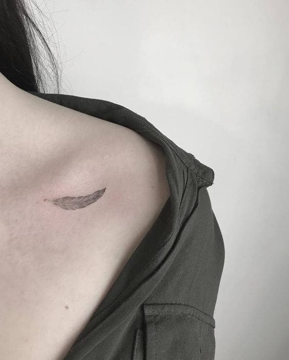 Tatuaje De Pluma Pequeñas