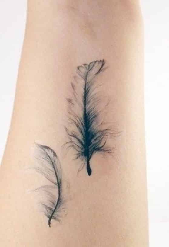 plumas tattoo