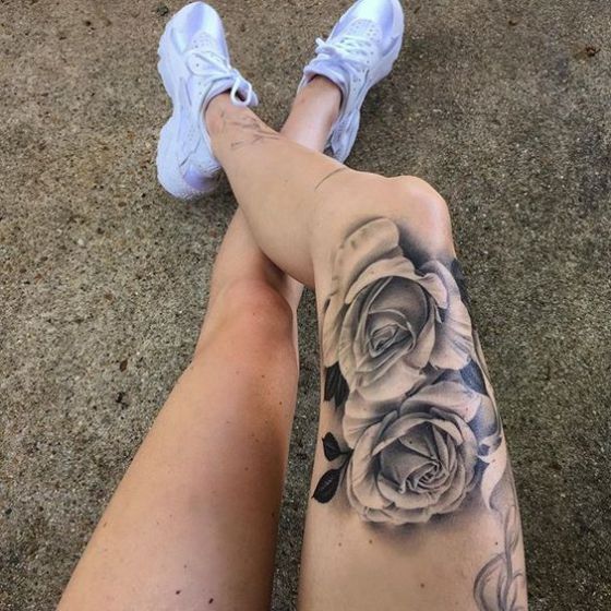 rosa grande en la pierna