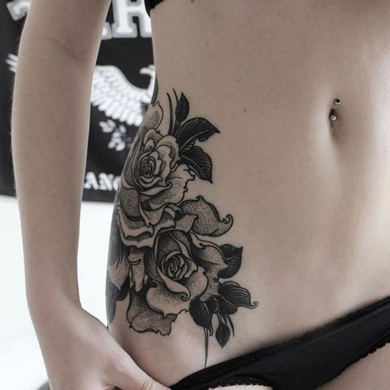 tatuaje de rosas en las piernas