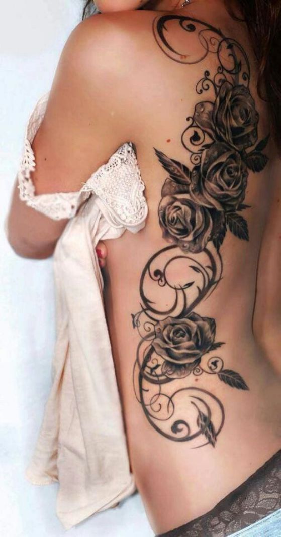 tatuaje en espalda de rosas