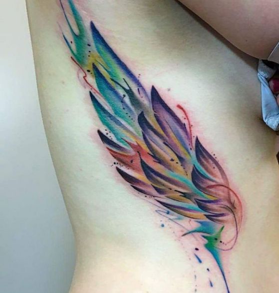 Tatuajes de alas diferentes estilos a color, en negro y 