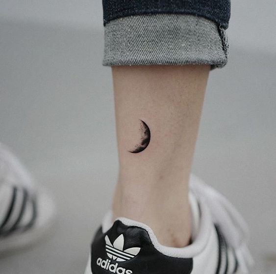 Tatuajes De Media Luna (10)