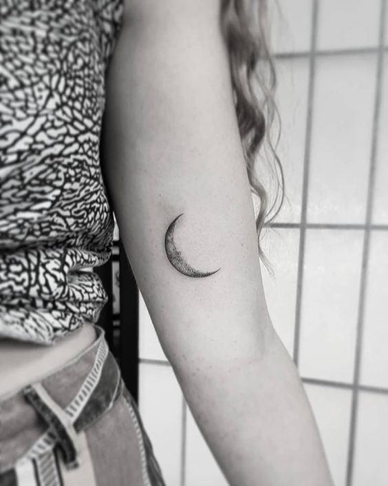 Tatuajes De Media Luna (4)
