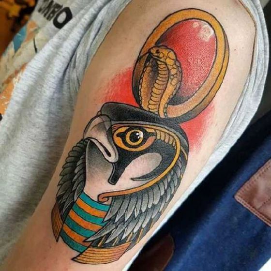 ra-tattoo-con-colores