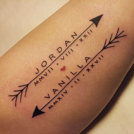 Tatuaje con nombres y letras