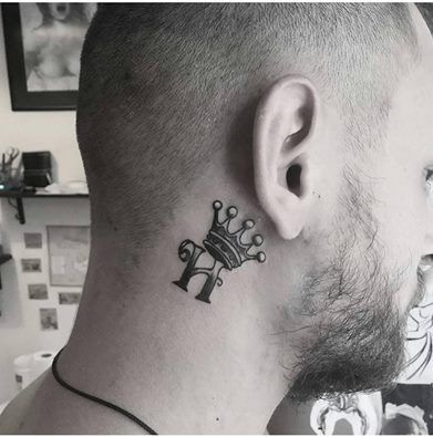 Tatuajes-de-coronas-en-el-cuello