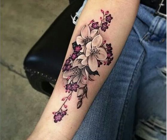 cerezo flor tatuada