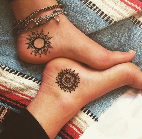 chicas tatuaje tipo mandala