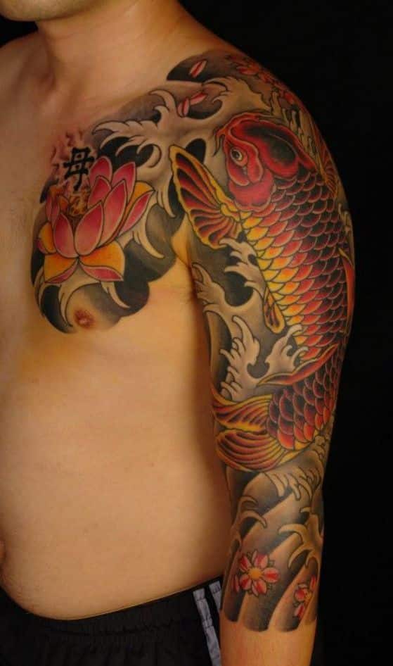 pez koi y rosas tatuadas