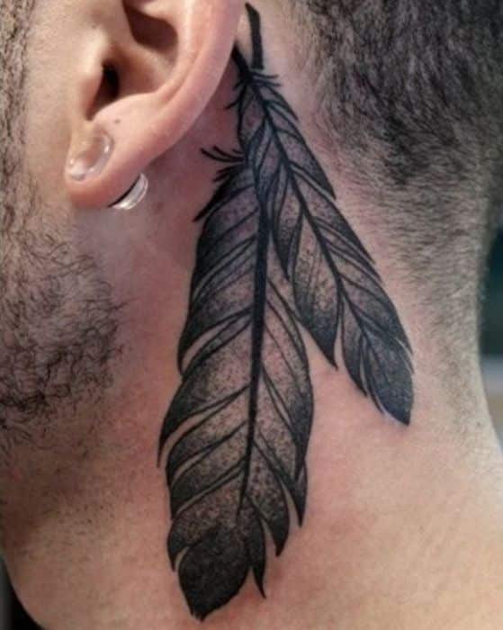 plumas en el cuello tatoo