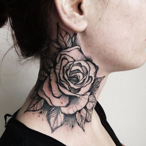 rosas tattooo en el cuello chicas