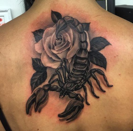 rosas y escorpiones tattoo