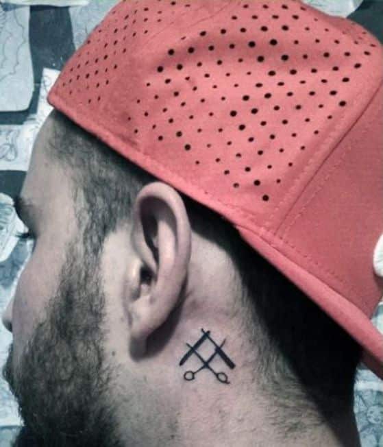tatuaje para barberos en el cuello