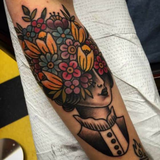 tatuaje sencillo de flores